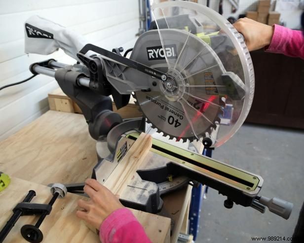 How to build a stump stool