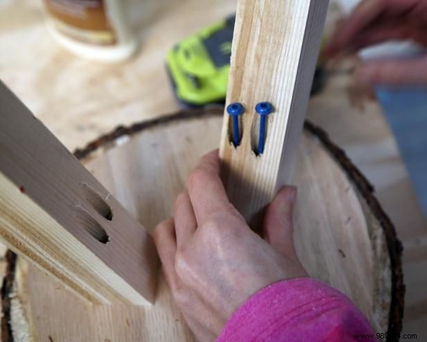 How to build a stump stool