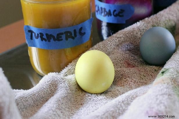 How to Color Easter Eggs Using Natural Dyes