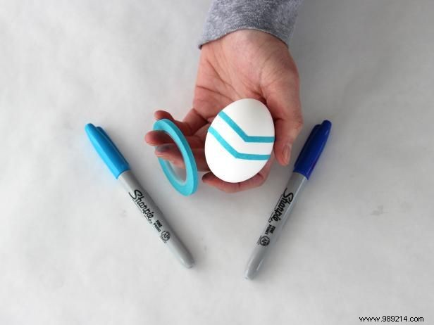 How to decorate Easter eggs with permanent marker