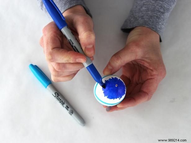 How to decorate Easter eggs with permanent marker