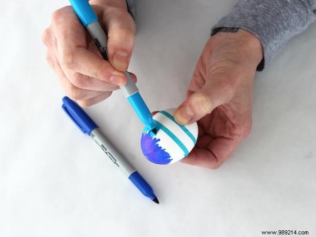 How to decorate Easter eggs with permanent marker