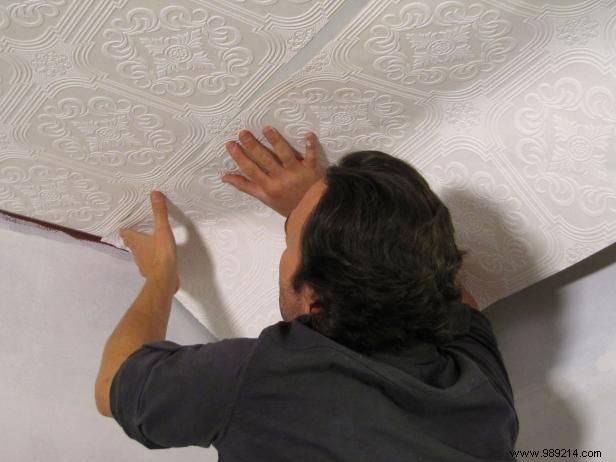 How to hang wallpaper on a ceiling