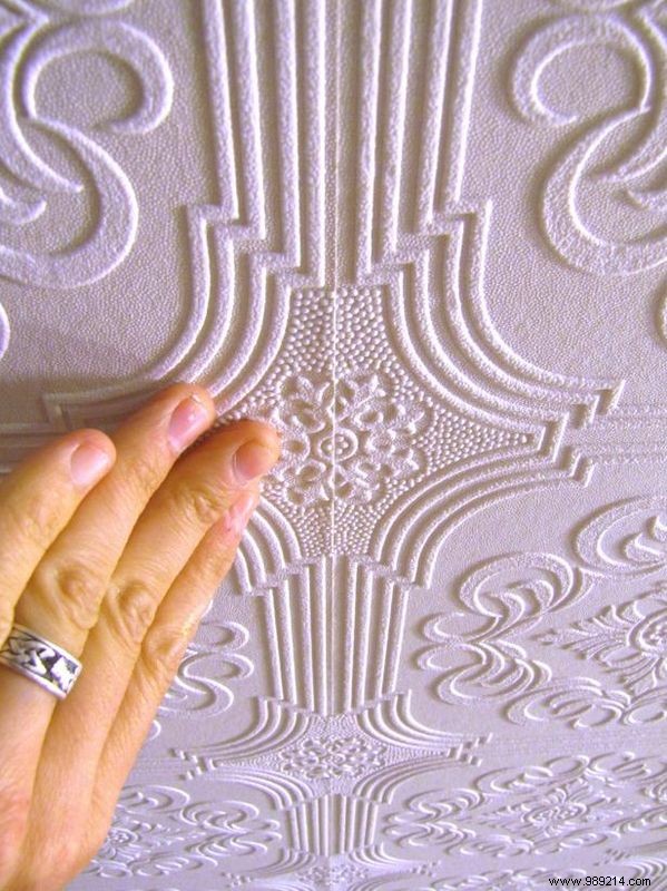 How to hang wallpaper on a ceiling