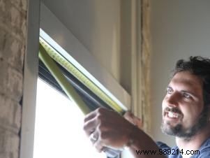 How to install a curtain rod on the window covering