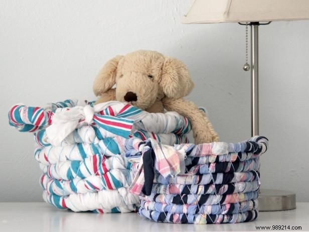 How to make a basket with baby blankets or fabric scraps