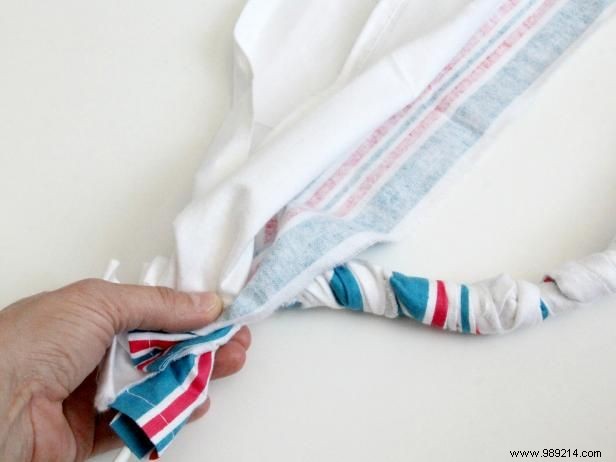 How to make a basket with baby blankets or fabric scraps