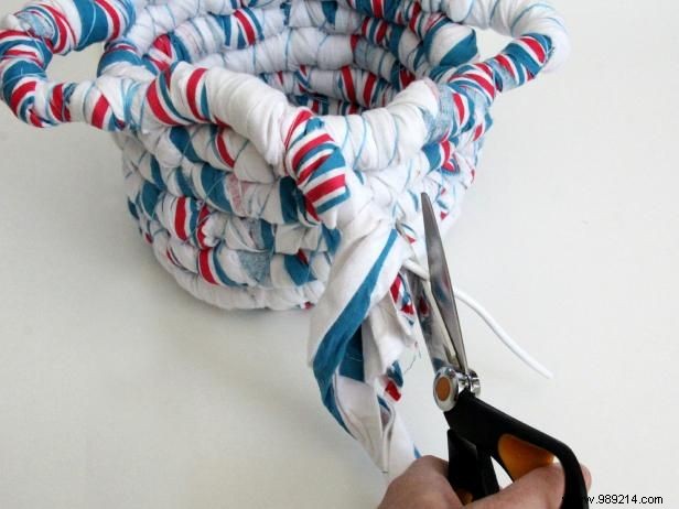 How to make a basket with baby blankets or fabric scraps