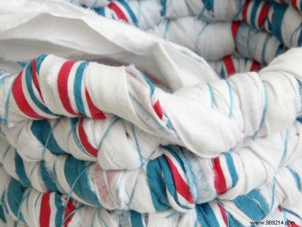 How to make a basket with baby blankets or fabric scraps