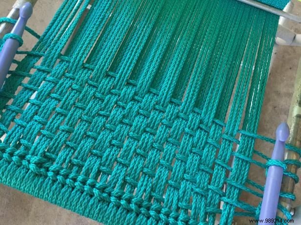 How to macrame a vintage garden chair