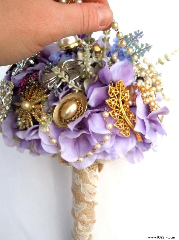 How to make a brooch bridal bouquet