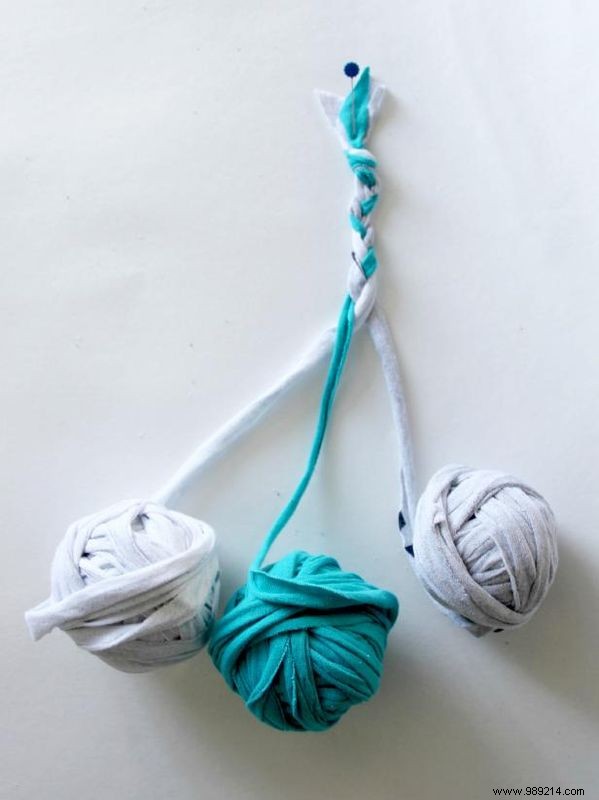 How to make a braided rug out of old t-shirts