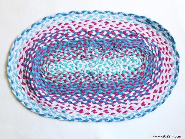 How to make a braided rug out of old t-shirts