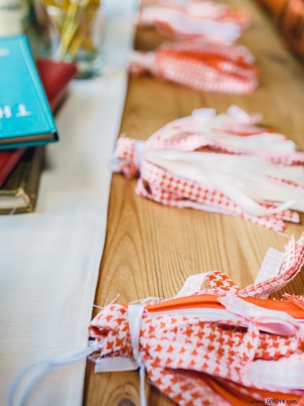 How to Make a Pom-Pom Cheerleader Table Runner