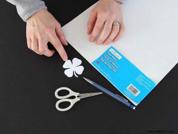 How to make a shamrock stamper