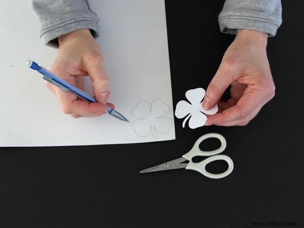 How to make a shamrock stamper