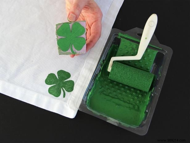 How to make a shamrock stamper