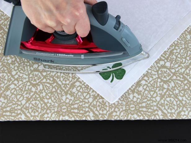 How to make a shamrock stamper