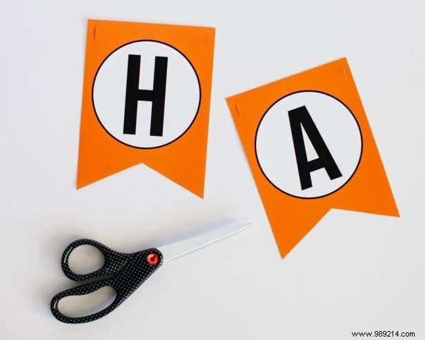 How to Make a Classic Orange and Black Happy Halloween Banner