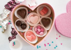 How to make a personalized candy box for sweets for your partner