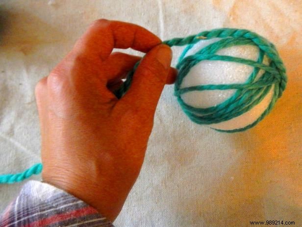 How to Make a Bunting Yarn Wreath