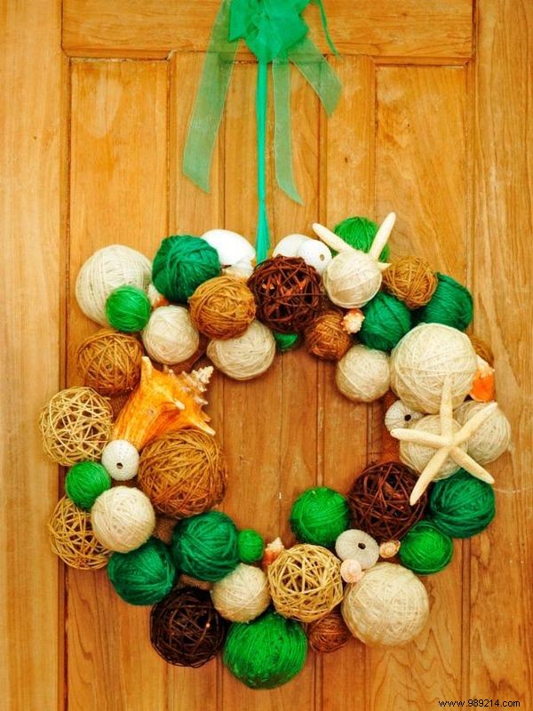 How to Make a Bunting Yarn Wreath