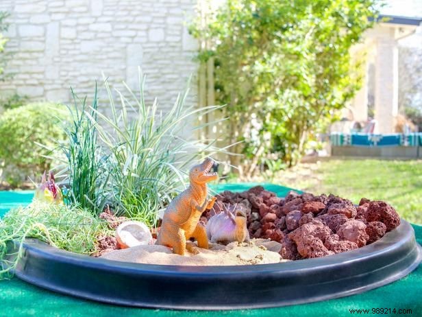 How to make a dinosaur garden for little wannabe paleontologists