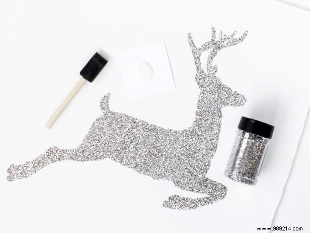 How to make a glittery reindeer silhouette for Christmas