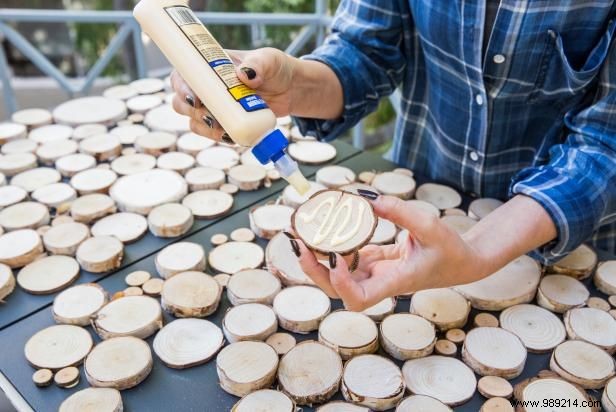 How to make a log slice fireplace screen