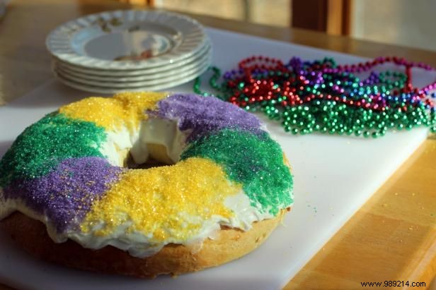 How to Make a Mardi Gras King Cake