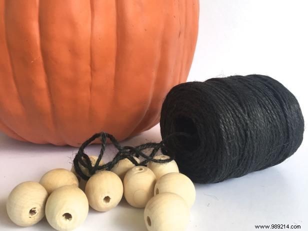 How to make a macrame hanging planter for Halloween