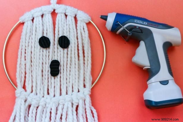 How to make a macrame Halloween wall hanging