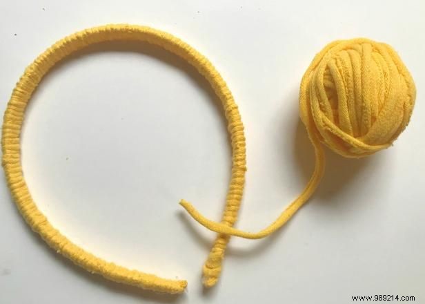 How to make a necklace and headband from an old t-shirt