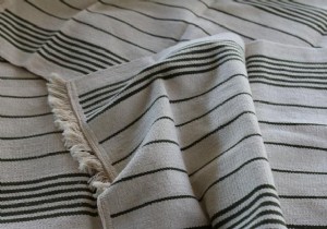 How to Make a Pet Bed Cover From a Flat Weave Rug