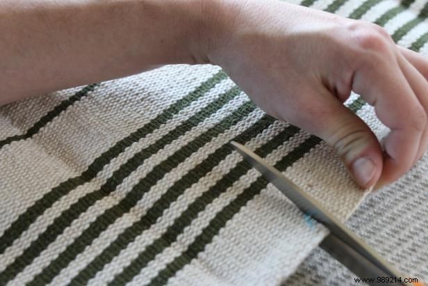 How to Make a Pet Bed Cover From a Flat Weave Rug