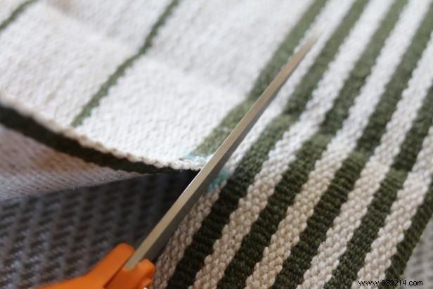 How to Make a Pet Bed Cover From a Flat Weave Rug