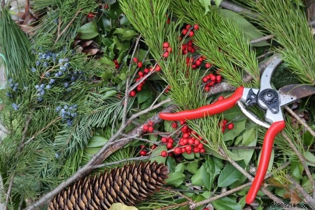 How to Make a Perfectly Wintery Ice Skate Garland