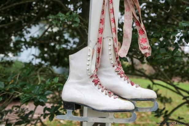 How to Make a Perfectly Wintery Ice Skate Garland