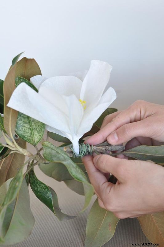 How to Make a Paper Magnolia Garland Centerpiece