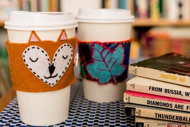 How to make a reusable coffee sleeve out of felt and flannel