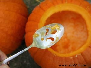 How to make a pumpkin totem pole for Halloween