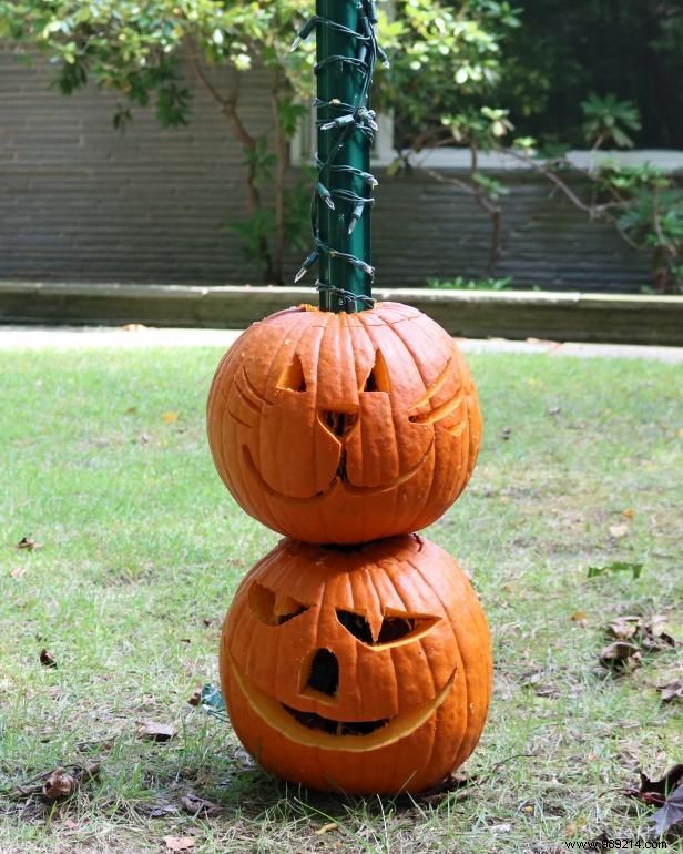 How to make a pumpkin totem pole for Halloween