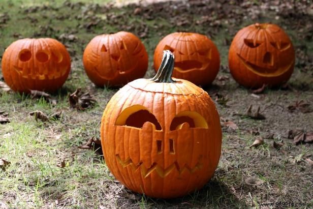 How to make a pumpkin totem pole for Halloween