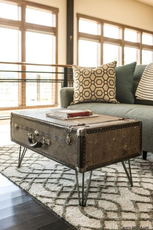 How to make a suitcase coffee table