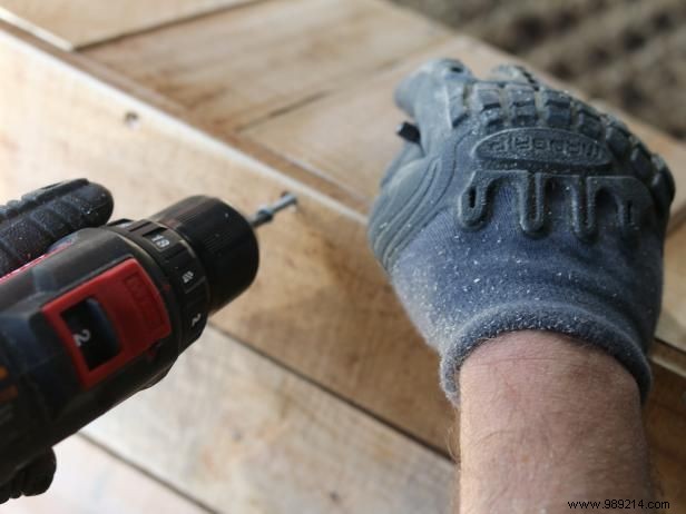 How to make a shipping pallet storage tray