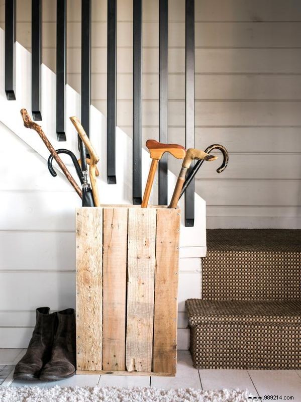 How to make a shipping pallet storage tray