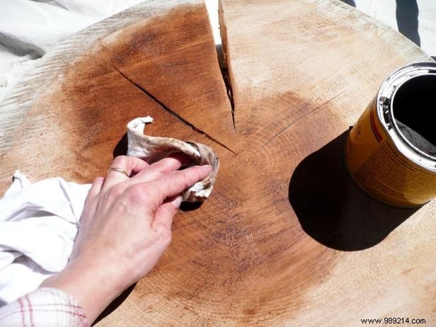 How to make a table out of a log and old chair legs