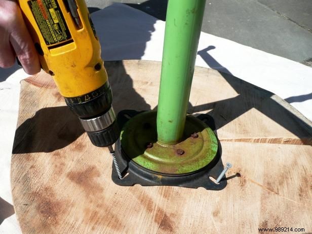 How to make a table out of a log and old chair legs