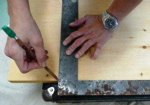 How to make a table out of an old suitcase