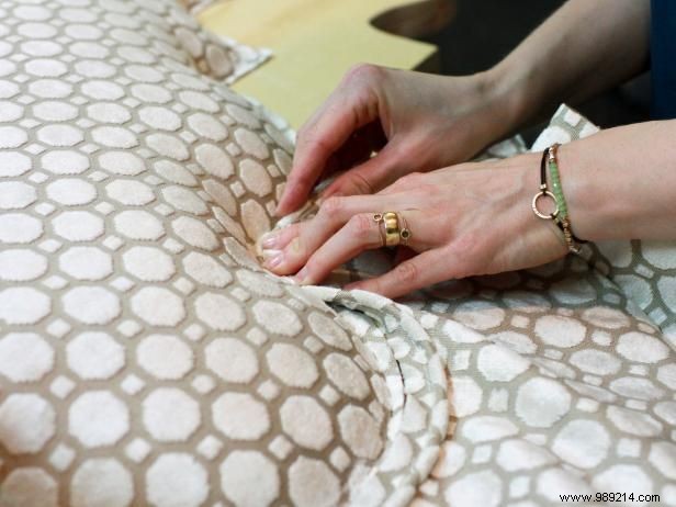 How to make a two-dimensional upholstered headboard